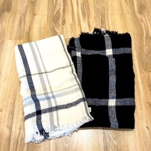 Set of two Xl scarfs